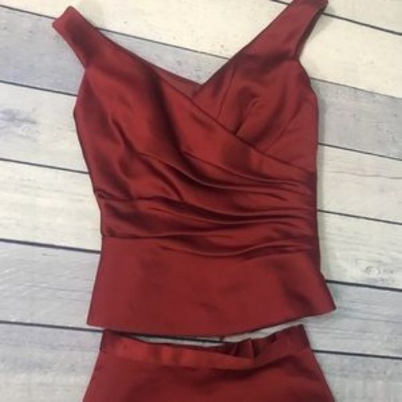 Impression Maroon Two Piece Gown Size 2 - Picture 2 of 7